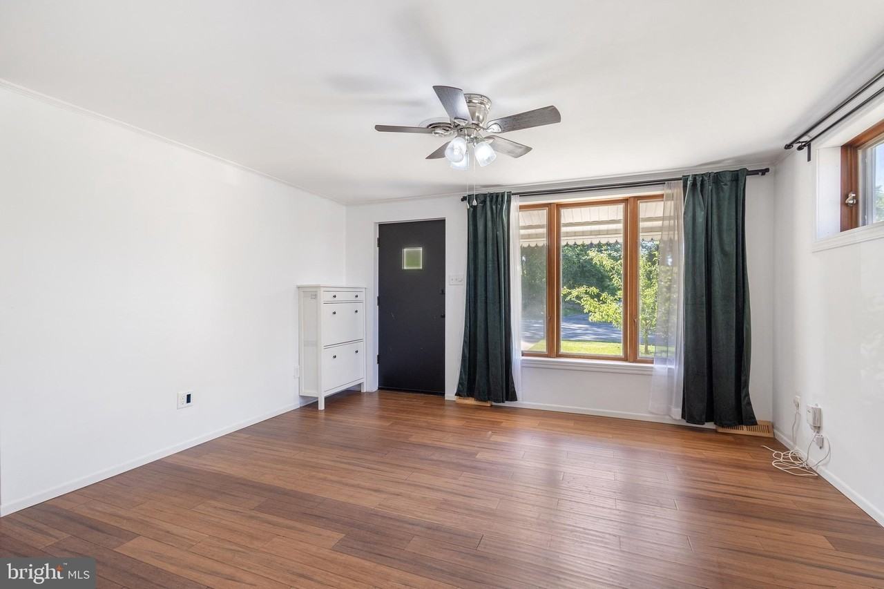 1103 Somerset Dr - Photo 2 of 21