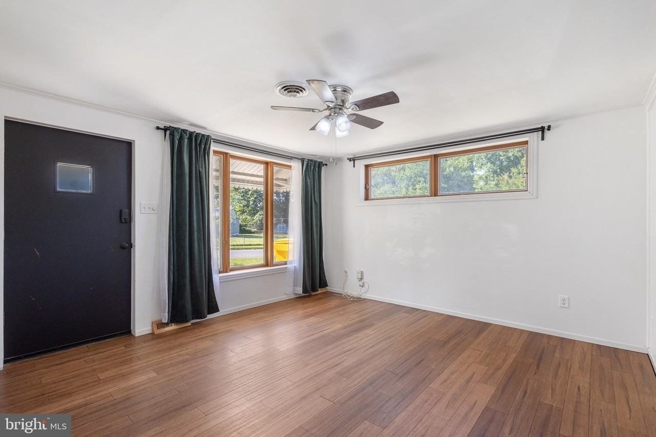 1103 Somerset Dr - Photo 3 of 21