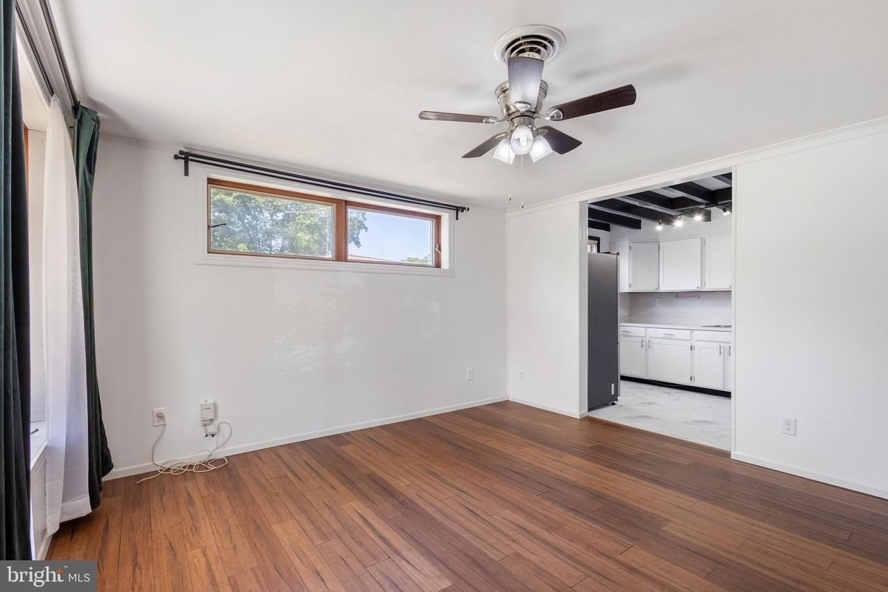 1103 Somerset Dr - Photo 4 of 21