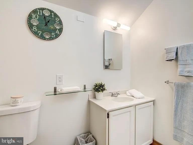 1121 Tyler Ave #1A - Photo 3 of 18