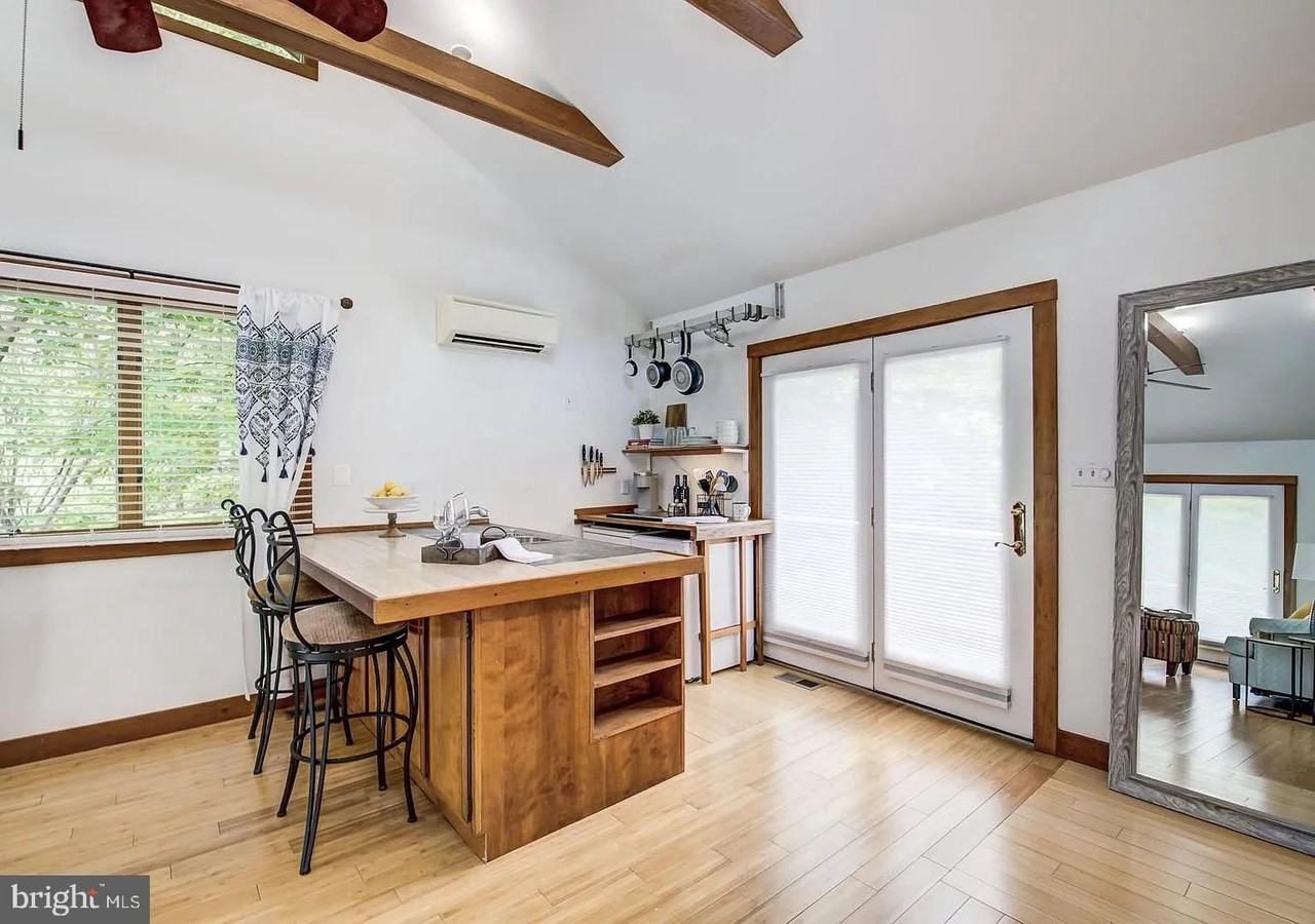 1121 Tyler Ave #1A - Photo 5 of 18