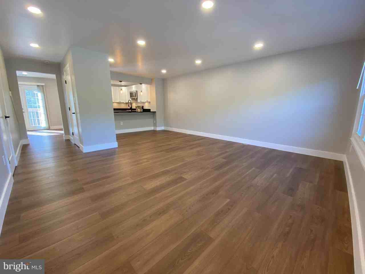 1699 Hart Ct - Photo 3 of 46