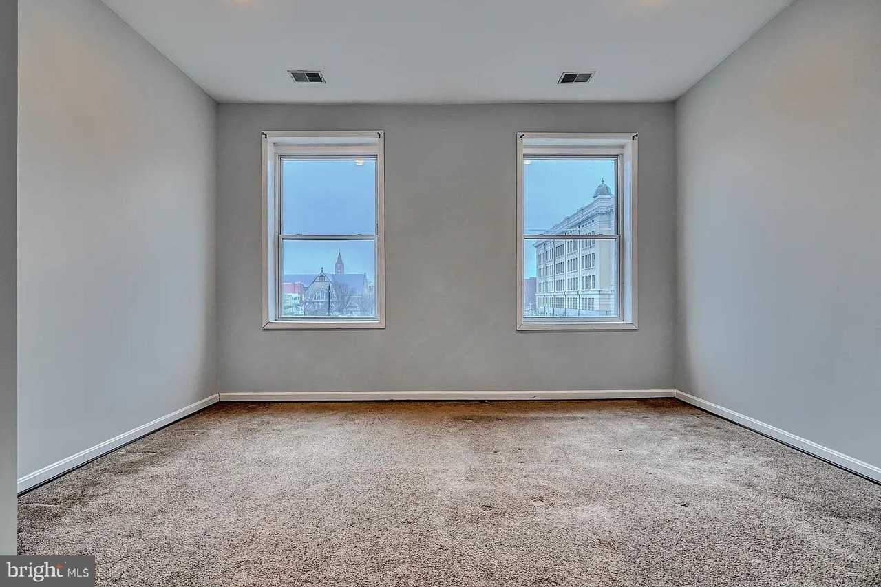 141 E North Ave #3 - Photo 3 of 10