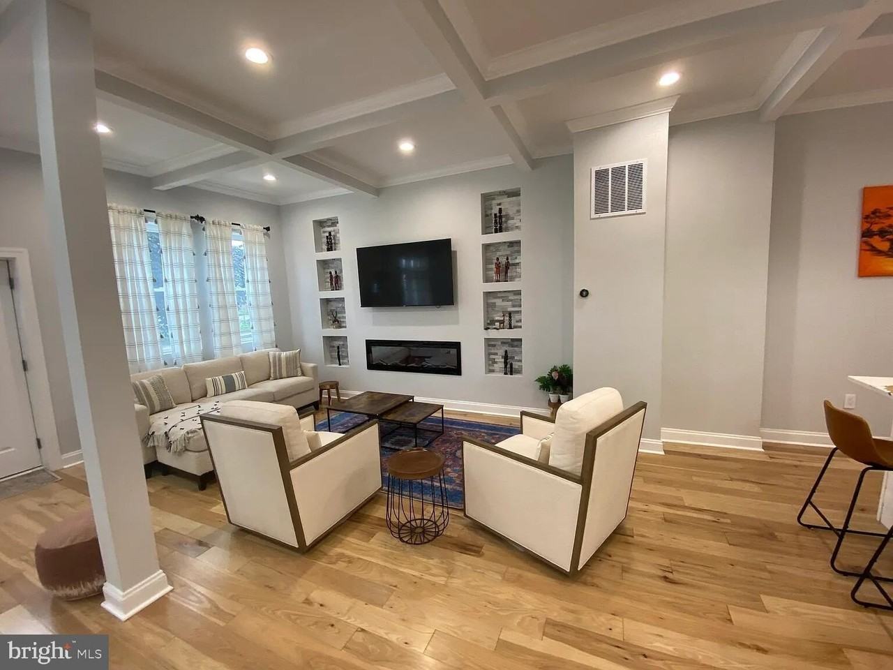 2912 Grindon Ave - Photo 4 of 34
