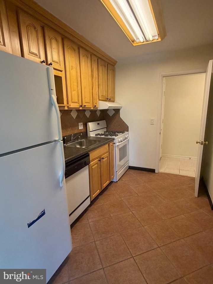120 Cross Keys Rd #E - Photo 4 of 18