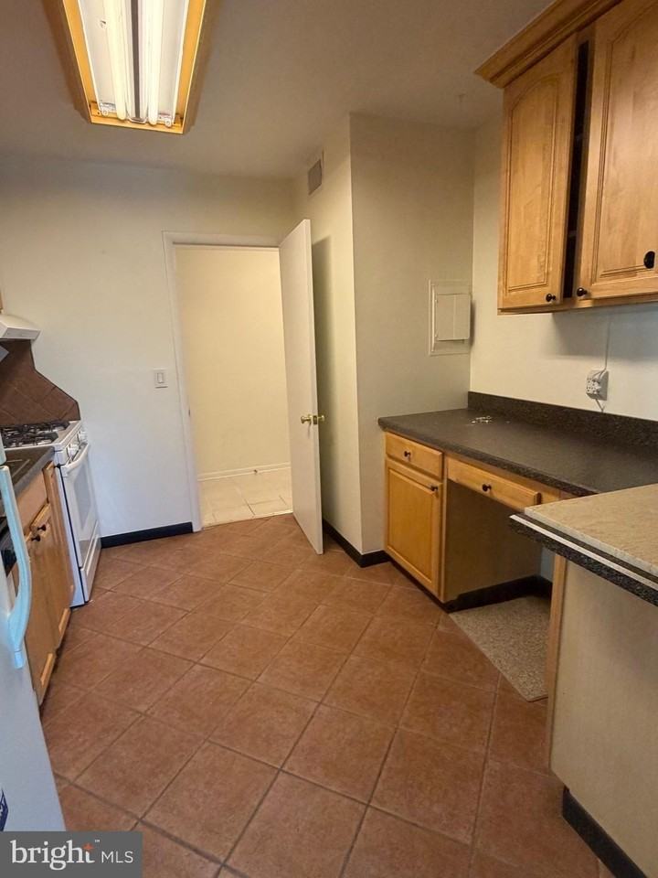 120 Cross Keys Rd #E - Photo 5 of 18