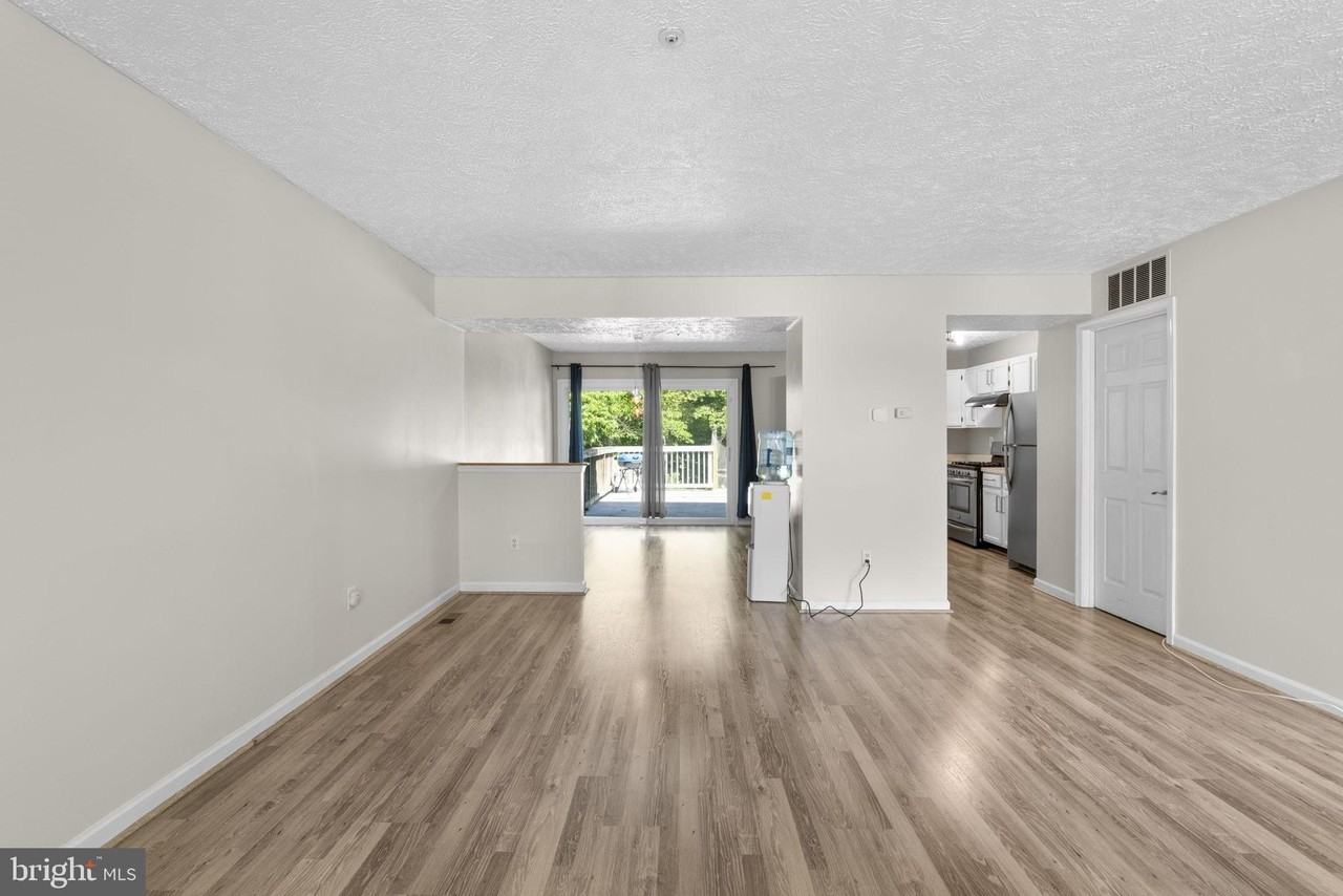 1043 Debbie Ave - Photo 3 of 42