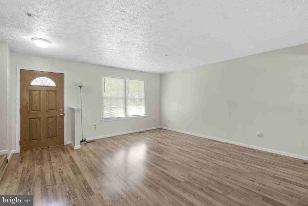 1043 Debbie Ave - Photo 6 of 42
