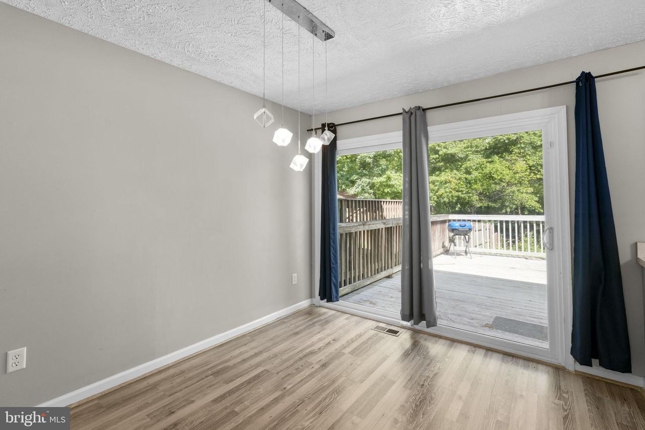1043 Debbie Ave - Photo 7 of 42