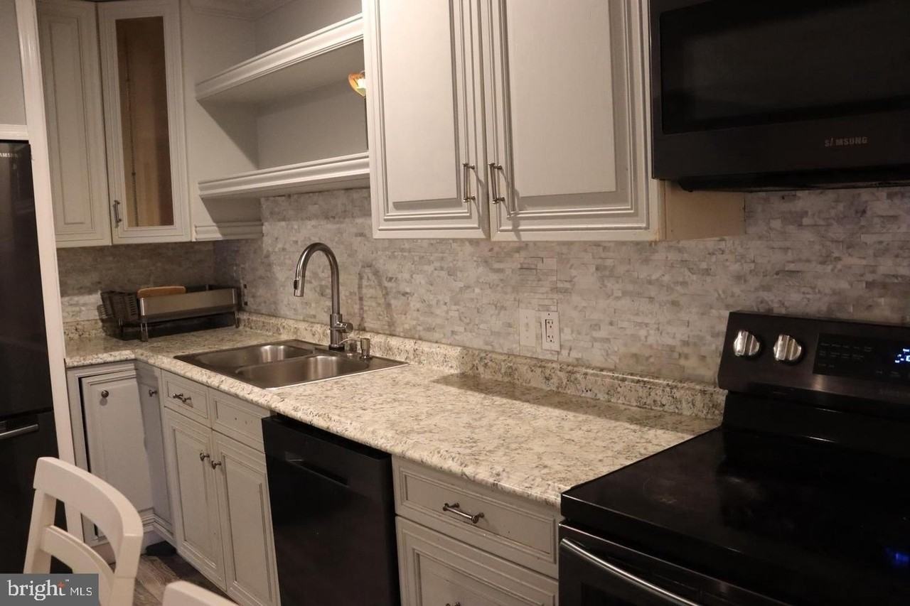 410 Winters Ln - Photo 3 of 19