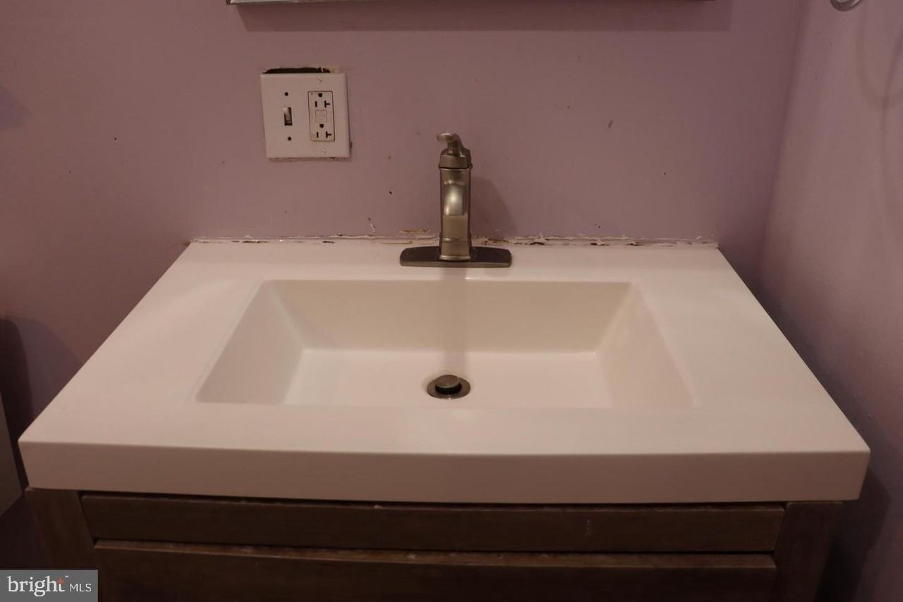 410 Winters Ln - Photo 4 of 19