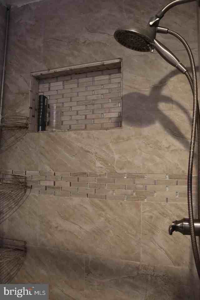 410 Winters Ln - Photo 7 of 19