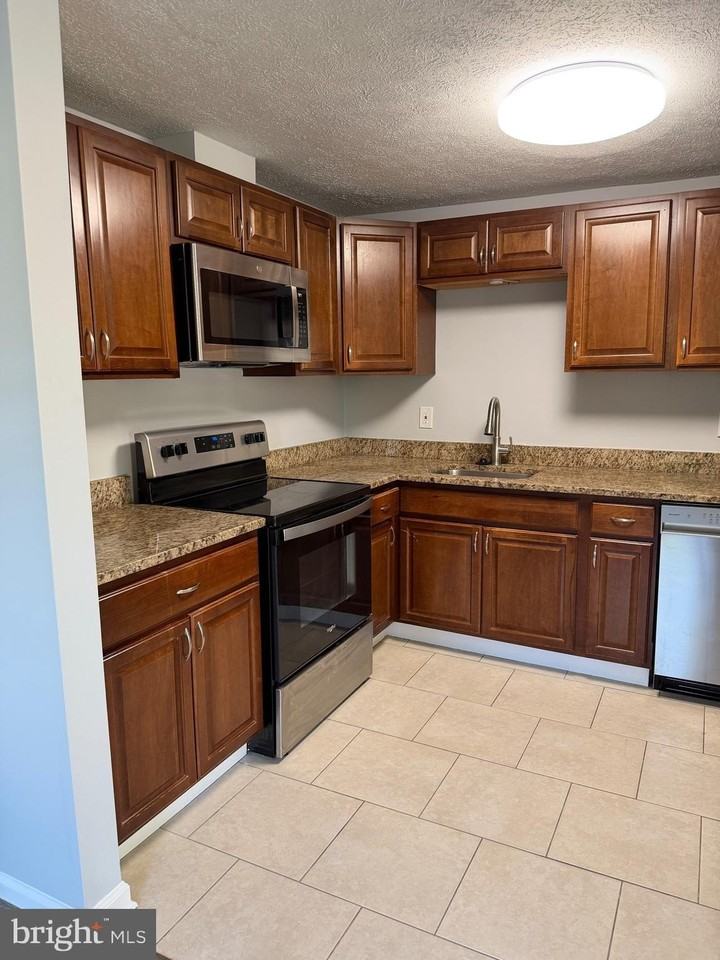 6554 Macbeth Way - Photo 7 of 16