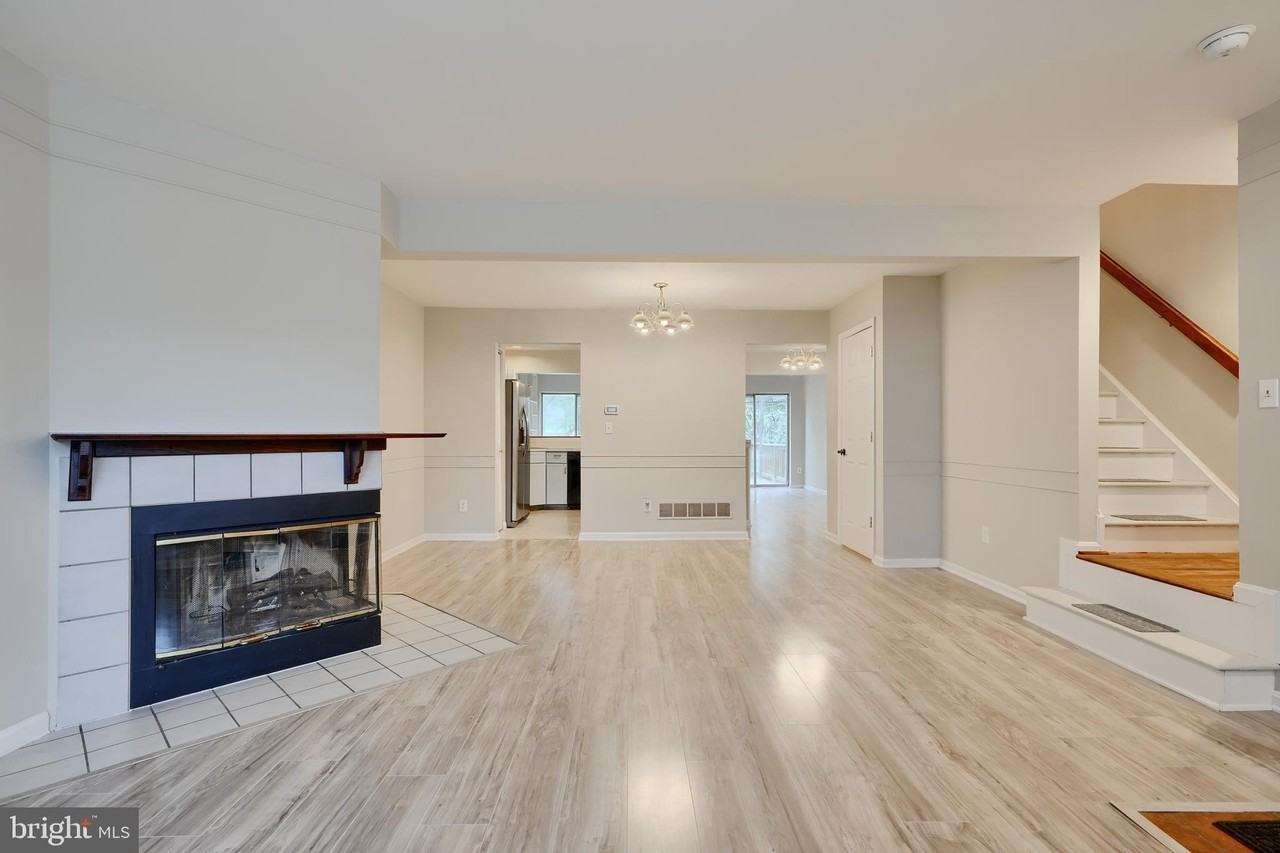 733 Reedy Cir - Photo 3 of 32