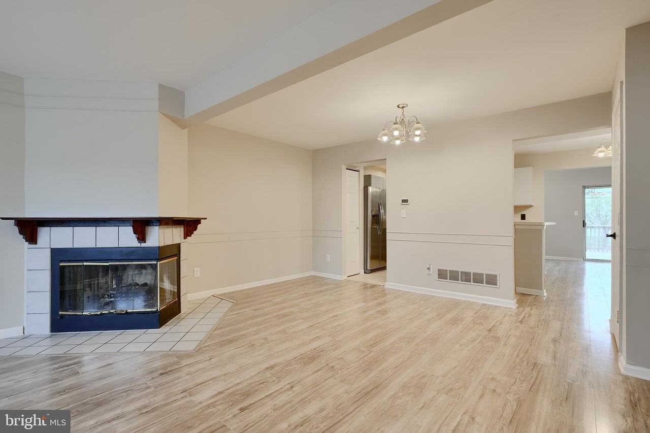 733 Reedy Cir - Photo 4 of 32