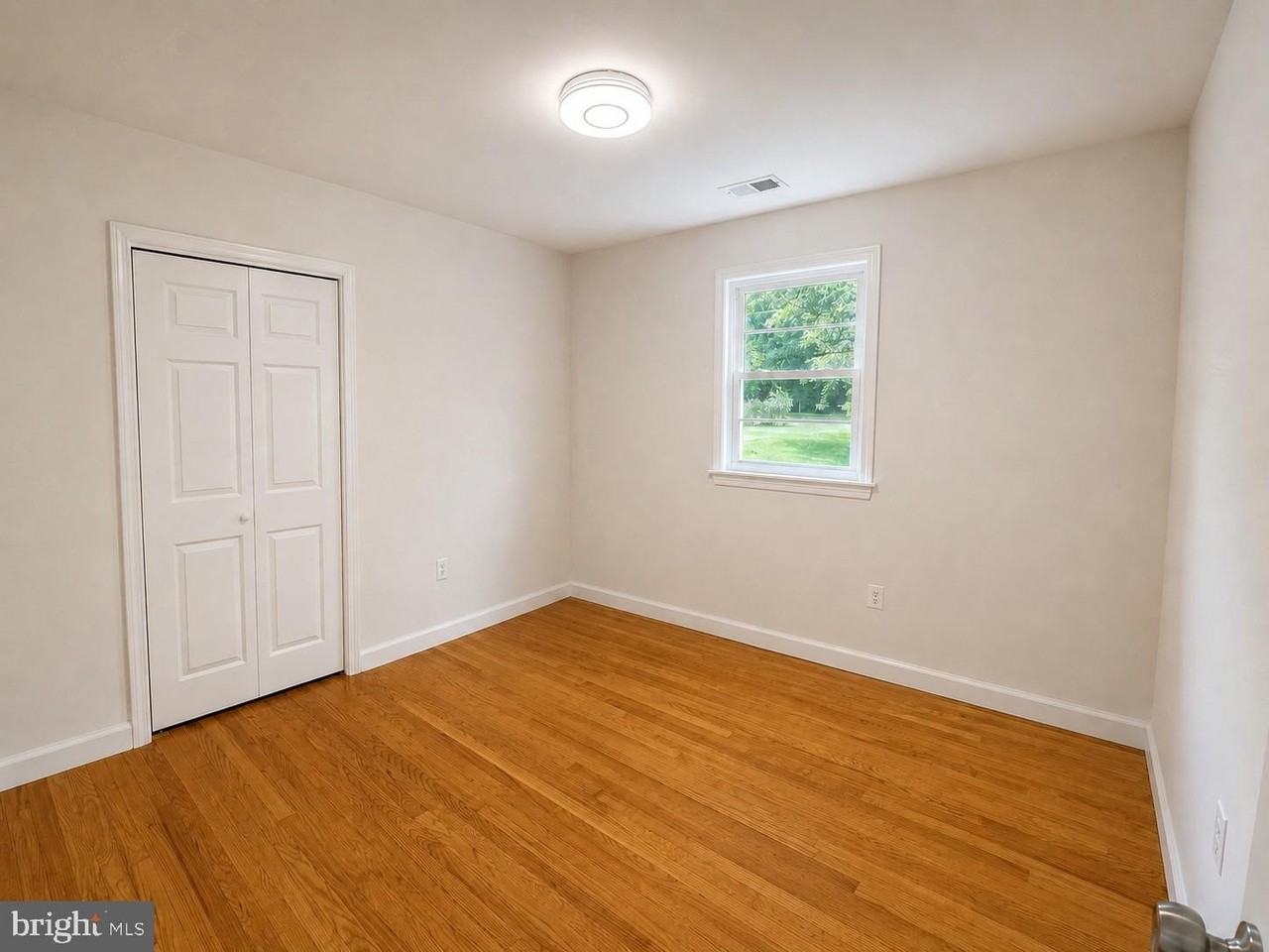 12658 Scaggsville Rd - Photo 4 of 13