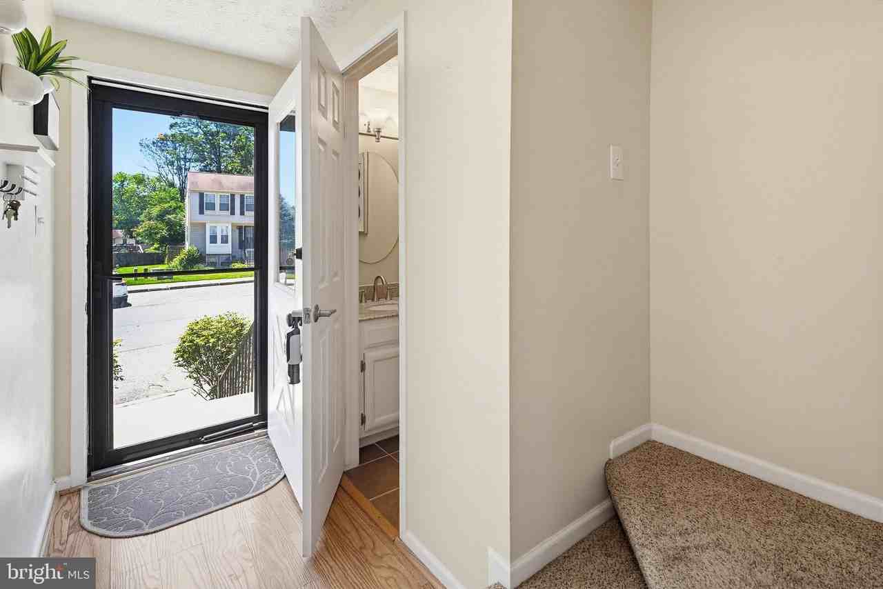 9402 Granite Hl - Photo 2 of 41