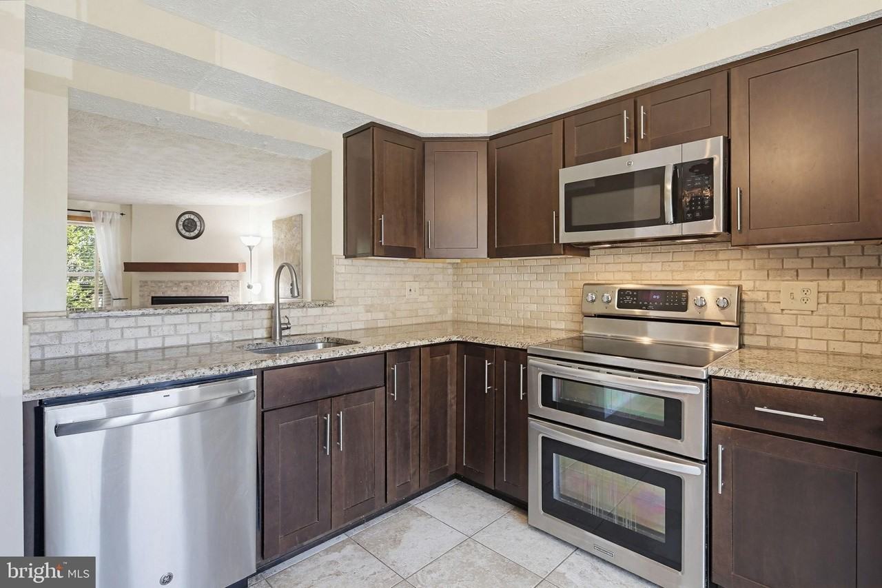 9402 Granite Hl - Photo 3 of 41