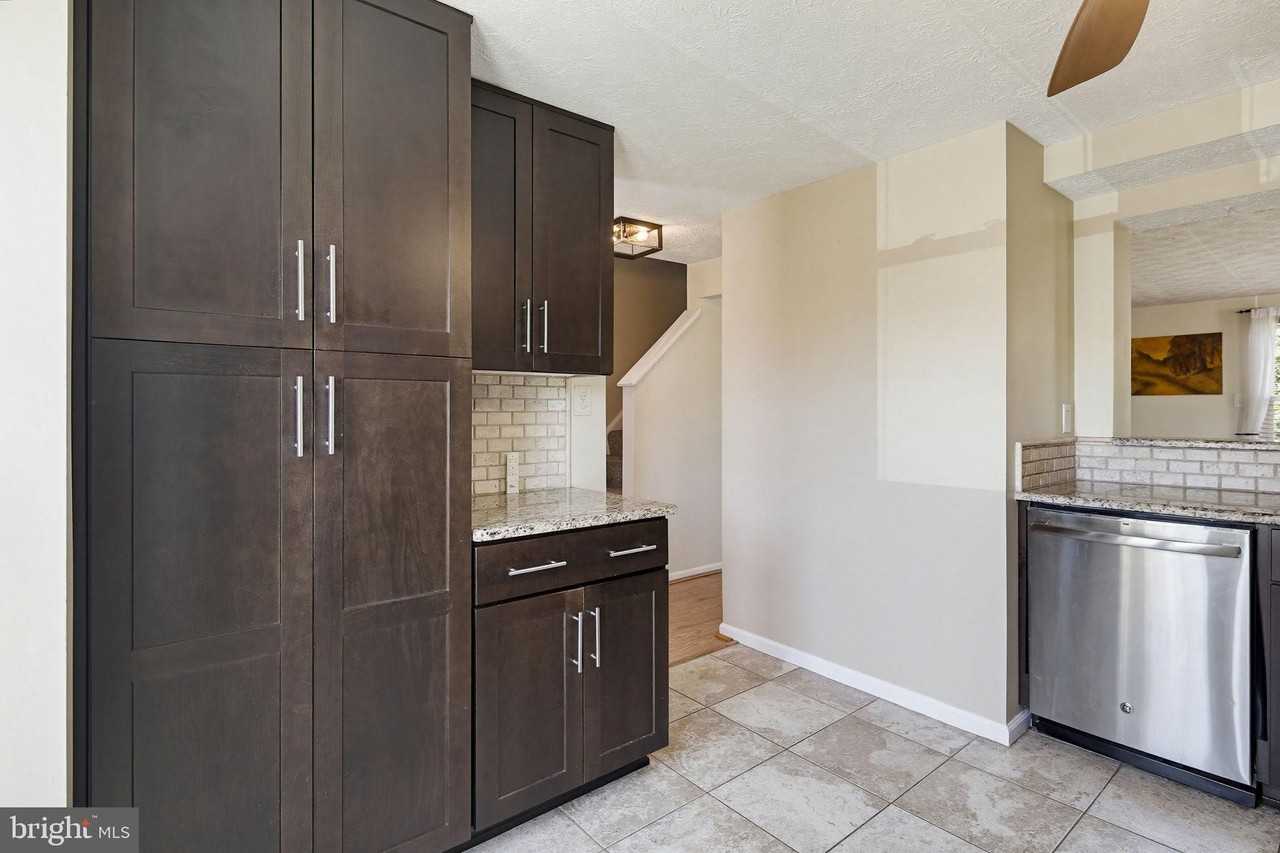 9402 Granite Hl - Photo 5 of 41
