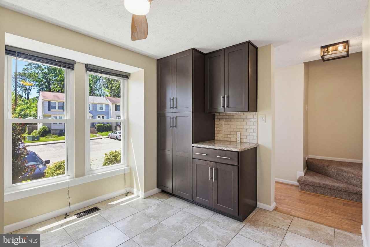 9402 Granite Hl - Photo 6 of 41