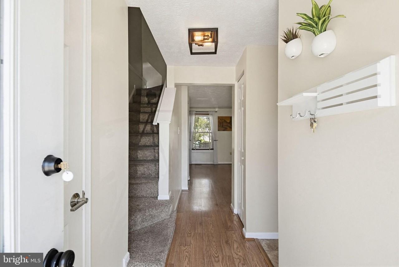 9402 Granite Hl - Photo 7 of 41