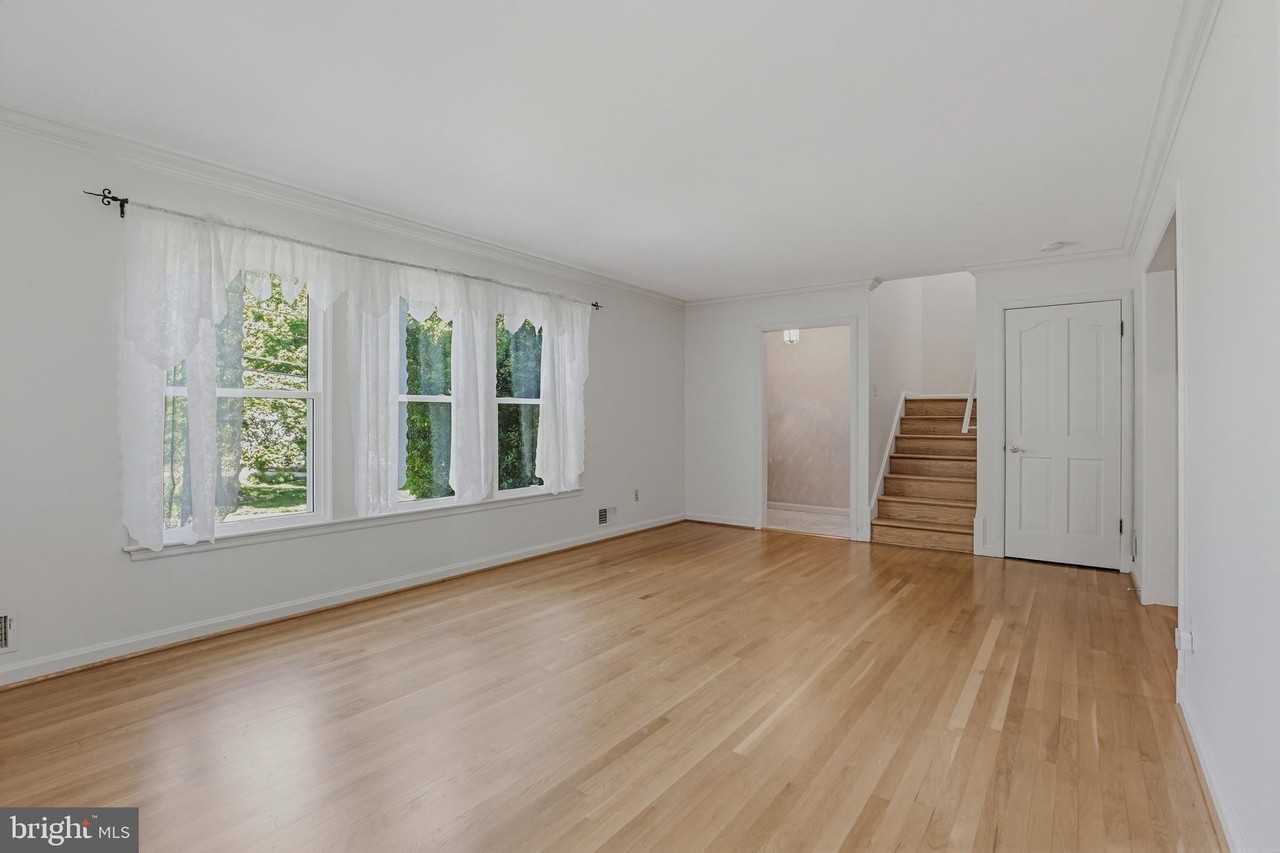 7607 Maryknoll Ave - Photo 6 of 50