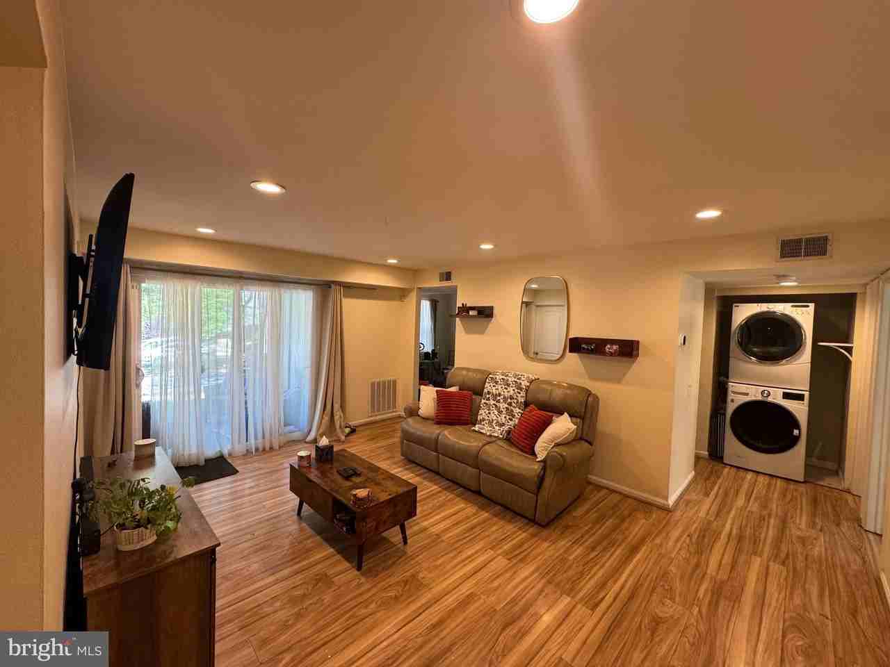 20220 Shipley Ter #8C10 - Photo 6 of 14