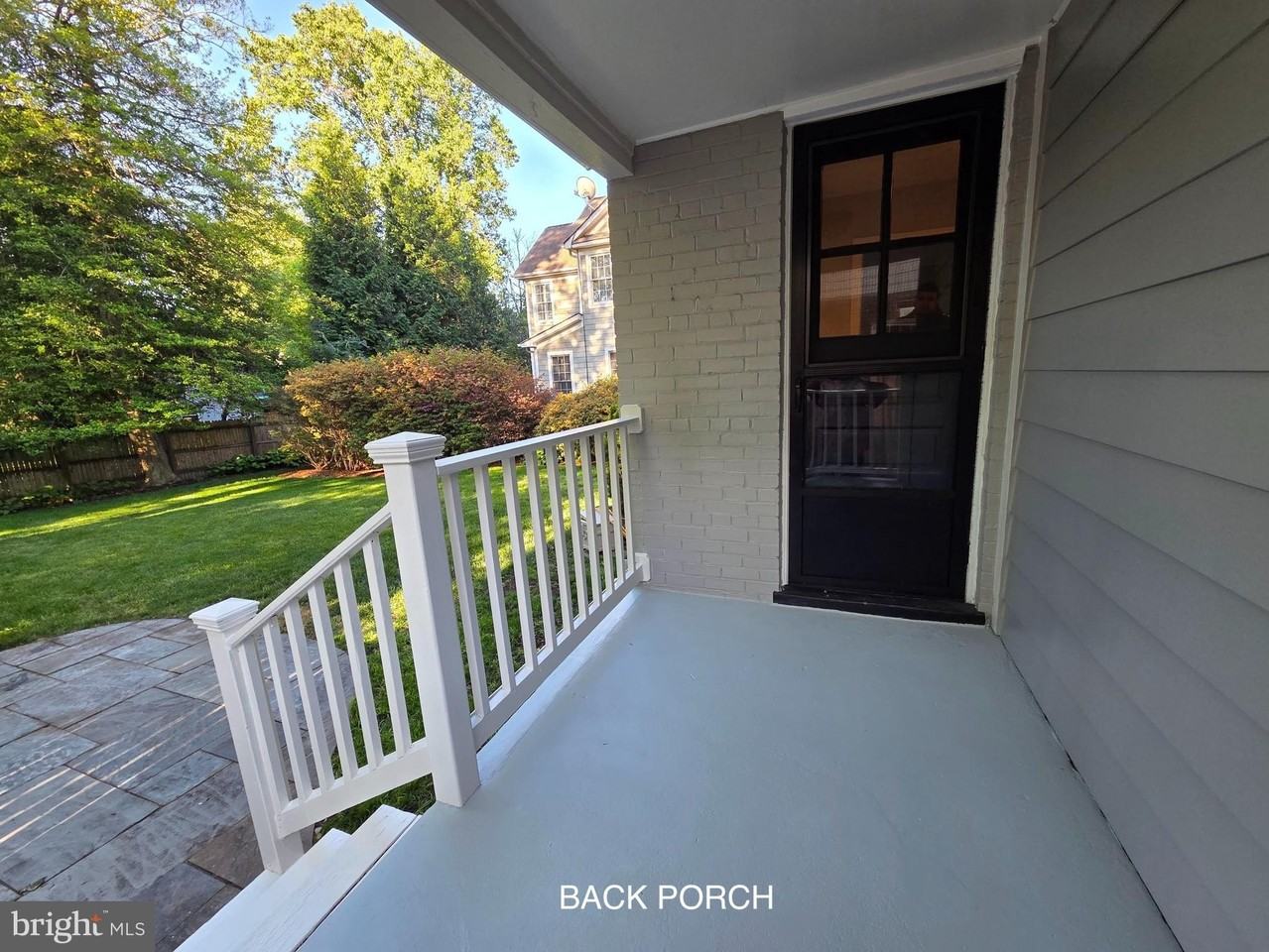 5528 Johnson Ave - Photo 3 of 25