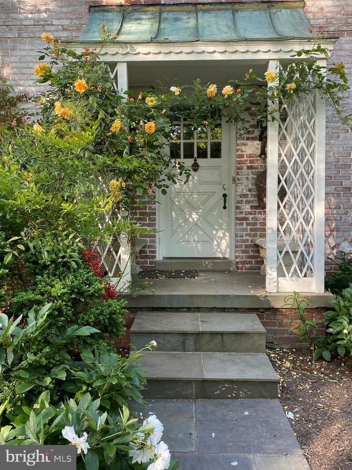 5013 Brookdale Rd - Photo 4 of 50