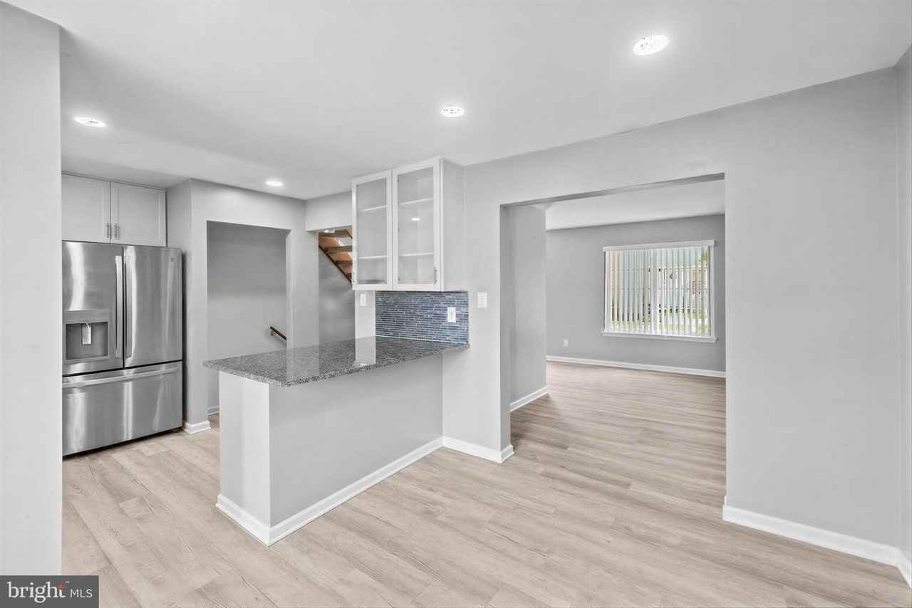 743 Saint Michaels Dr - Photo 4 of 30