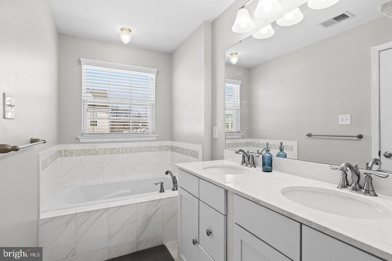 1067 Prime Pl - Photo 4 of 10