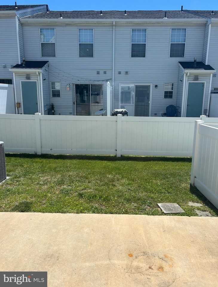 902 Fitch Ct - Photo 2 of 12
