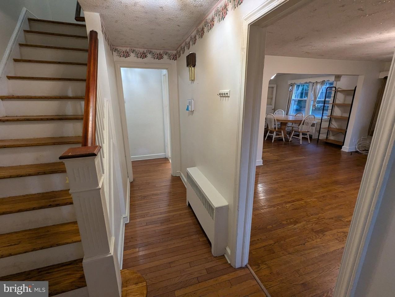 21 Steinway Ave - Photo 3 of 34