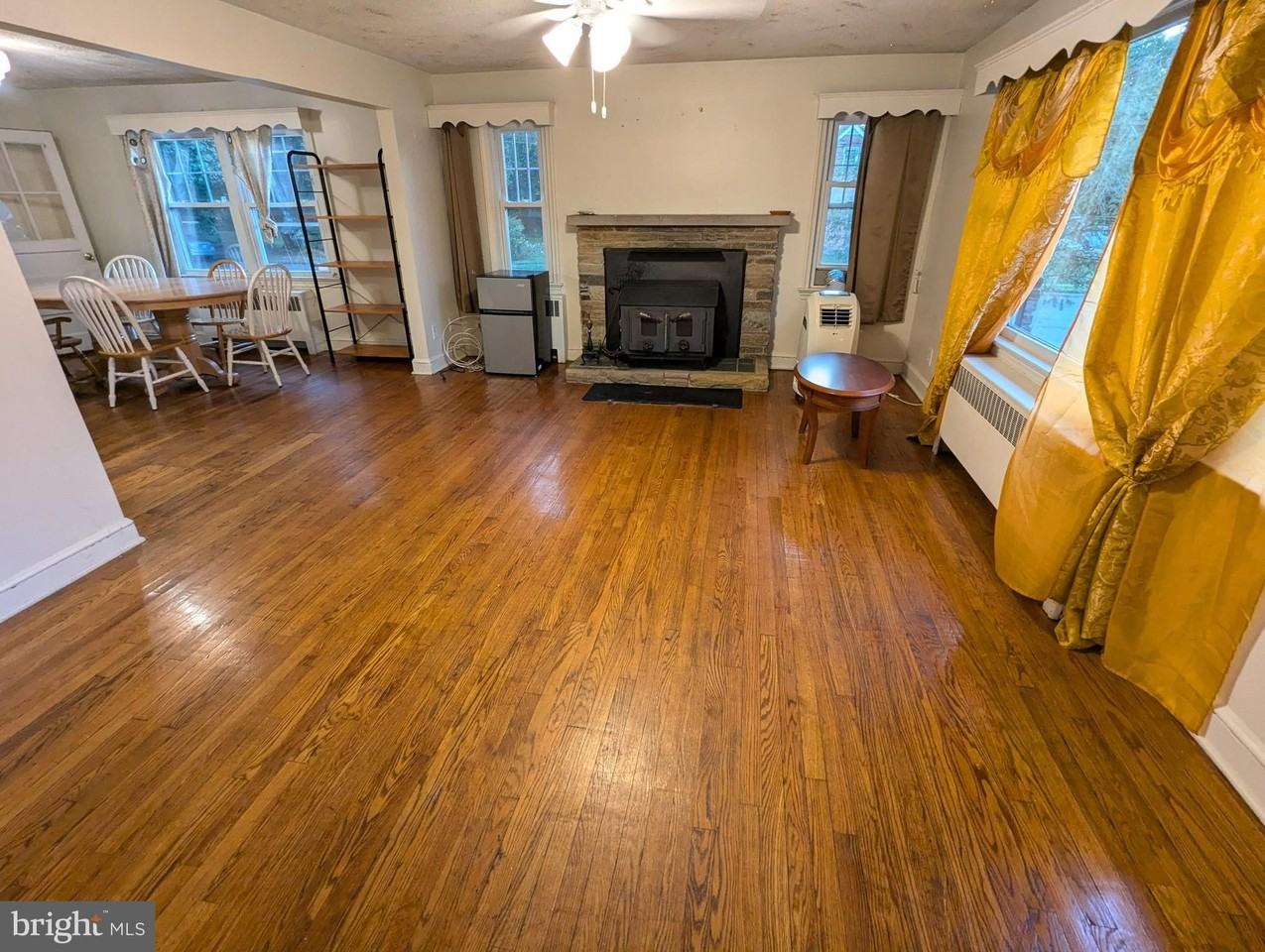 21 Steinway Ave - Photo 4 of 34