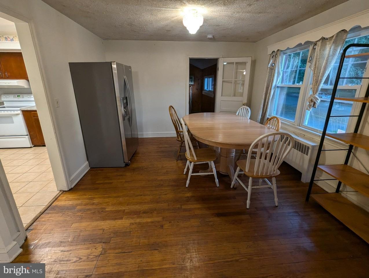 21 Steinway Ave - Photo 7 of 34