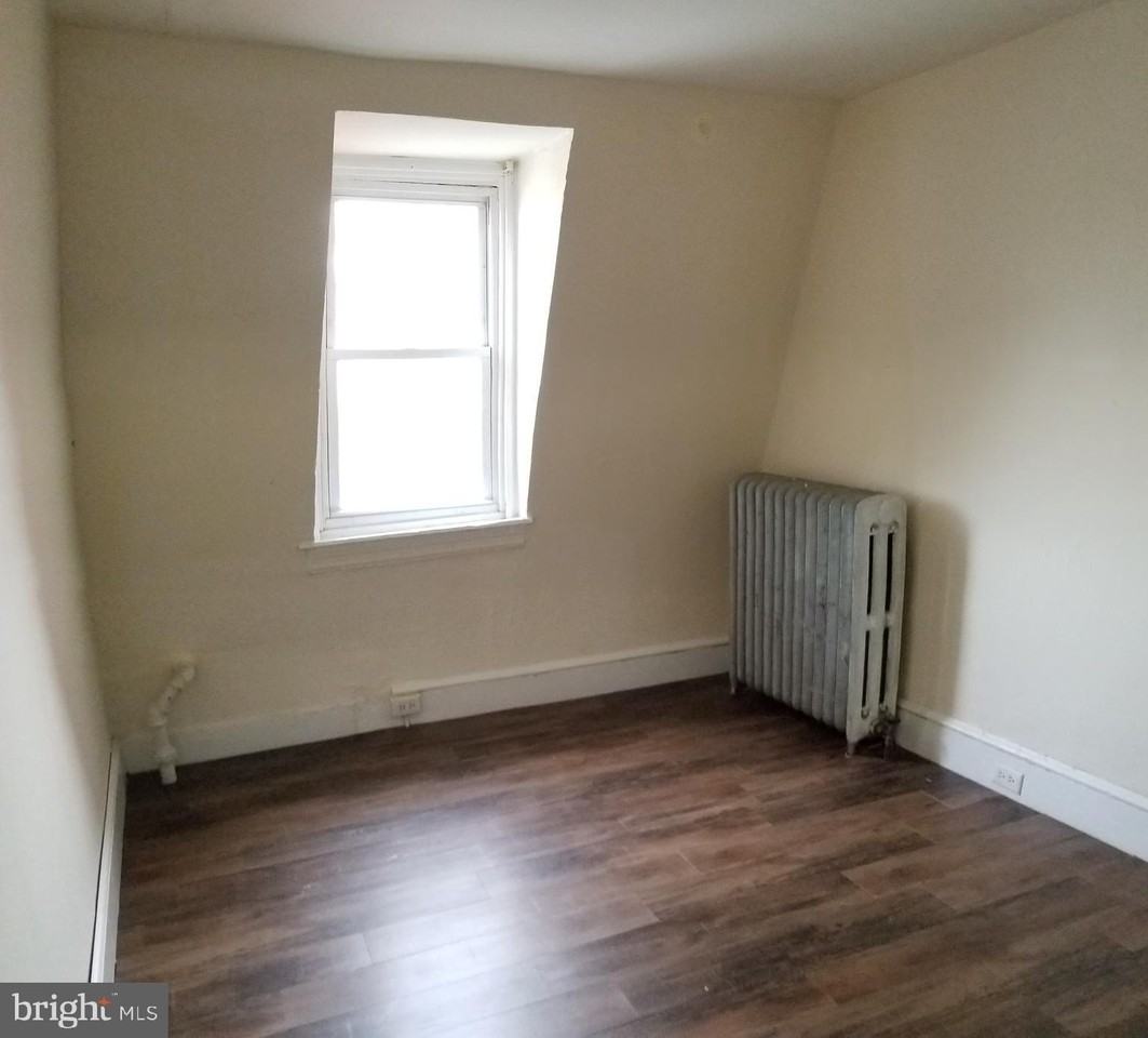 349 N 2nd St #2 - Photo 5 of 8
