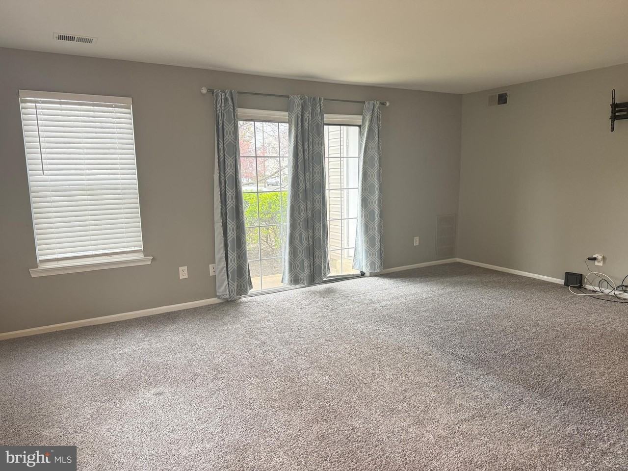 2408 Beacon Hill Dr - Photo 5 of 20