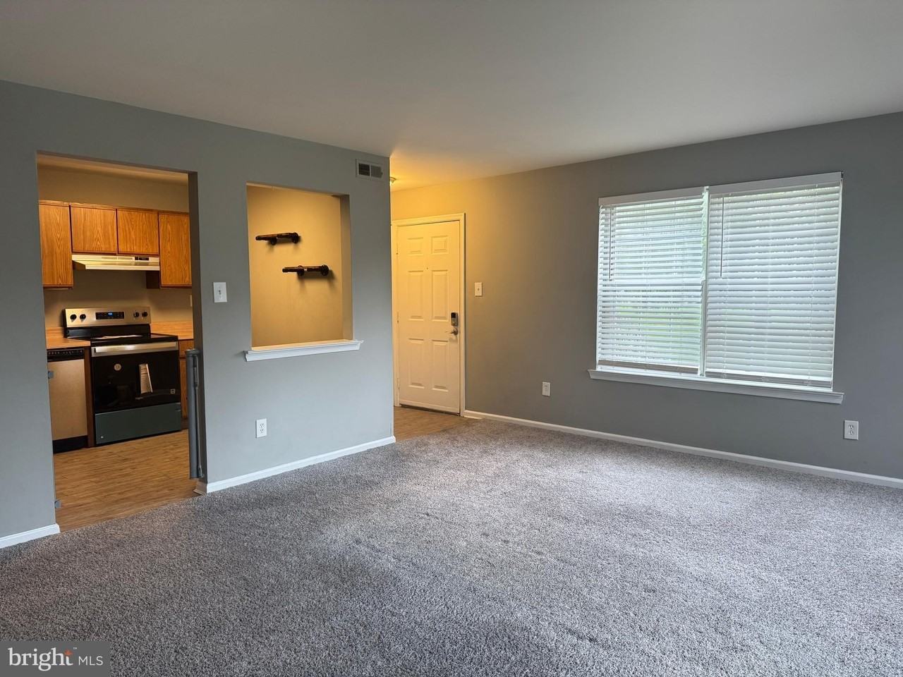 2408 Beacon Hill Dr - Photo 7 of 20