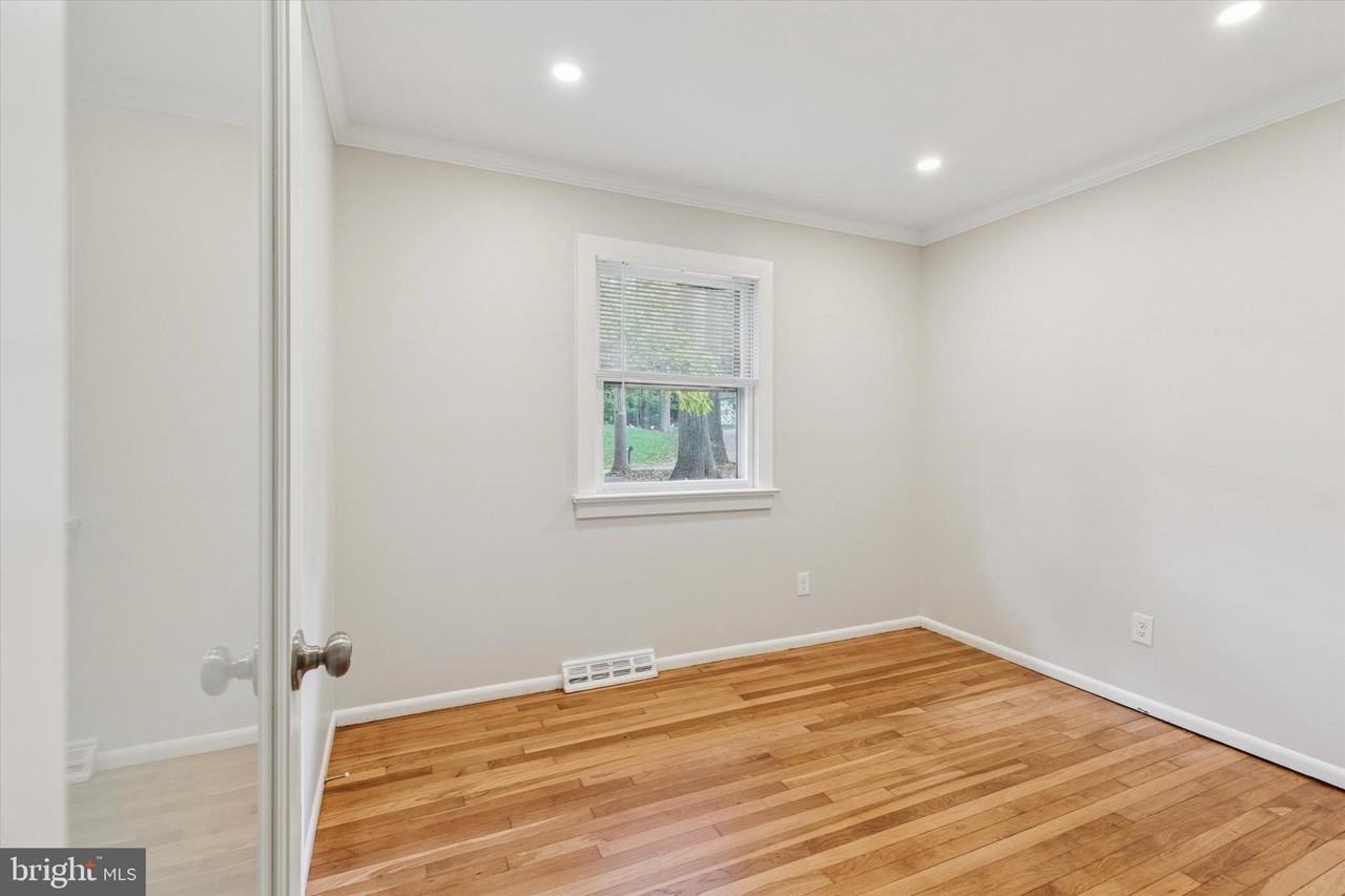 3249 Mill Rd - Photo 4 of 35