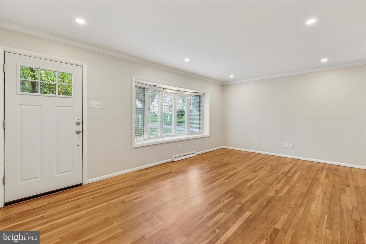 3249 Mill Rd - Photo 7 of 35