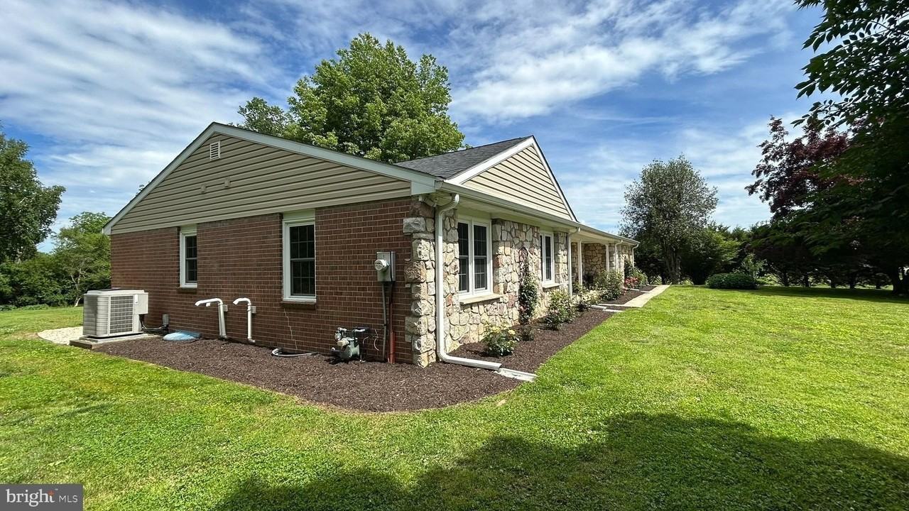 541 Cheyney Rd - Photo 3 of 44