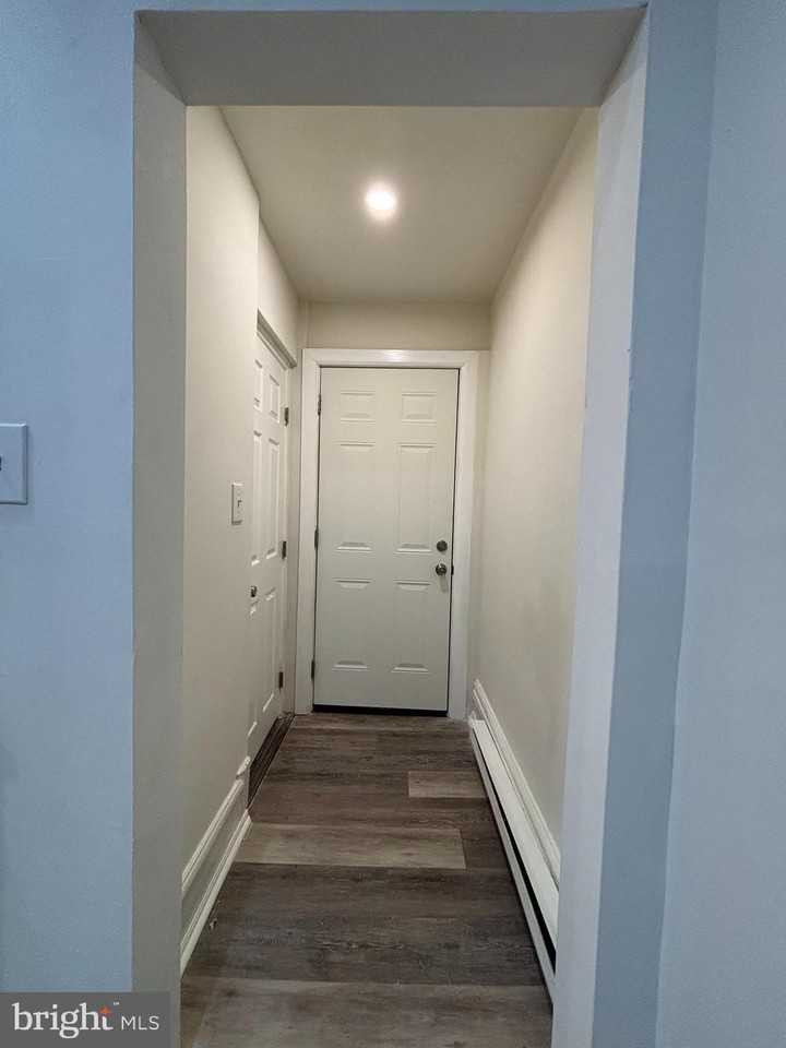 1933 N Judson St #2R - Photo 3 of 8