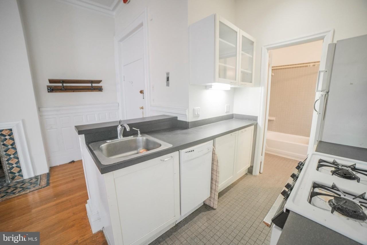 1919 Spruce St #2R - Photo 6 of 16