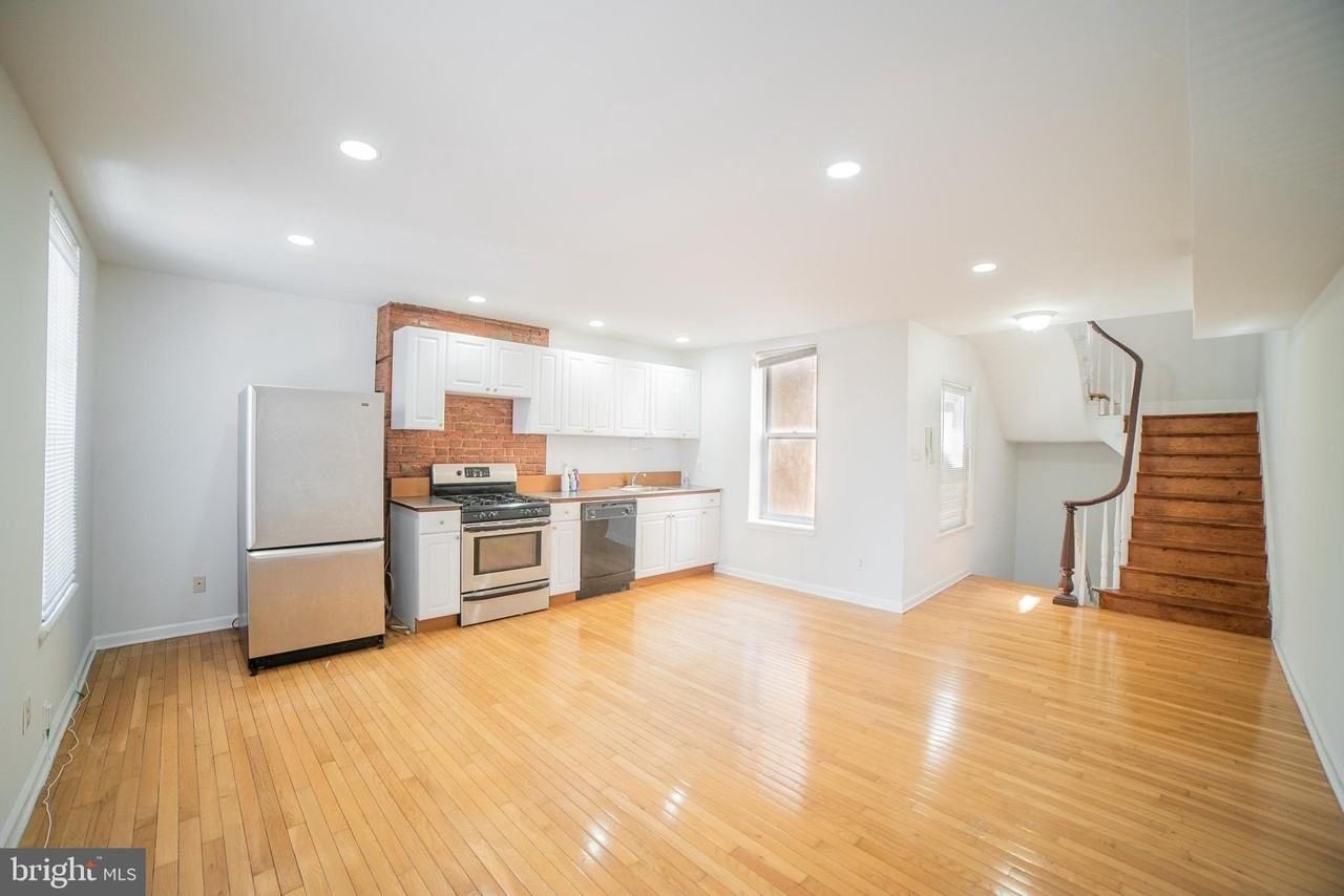 126 W Laurel St #2 - Photo 3 of 18