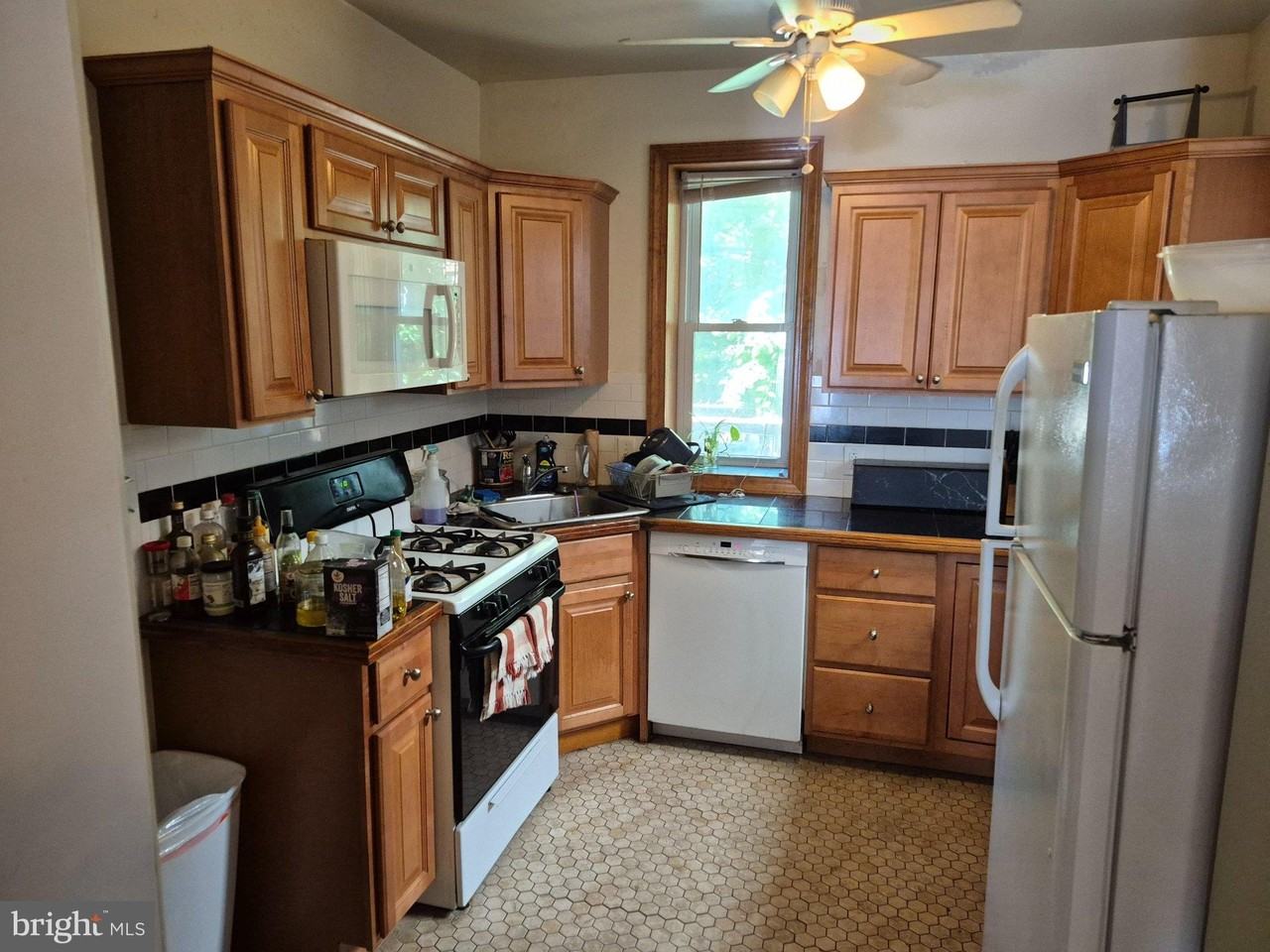 1242 S Greylock St - Photo 2 of 12