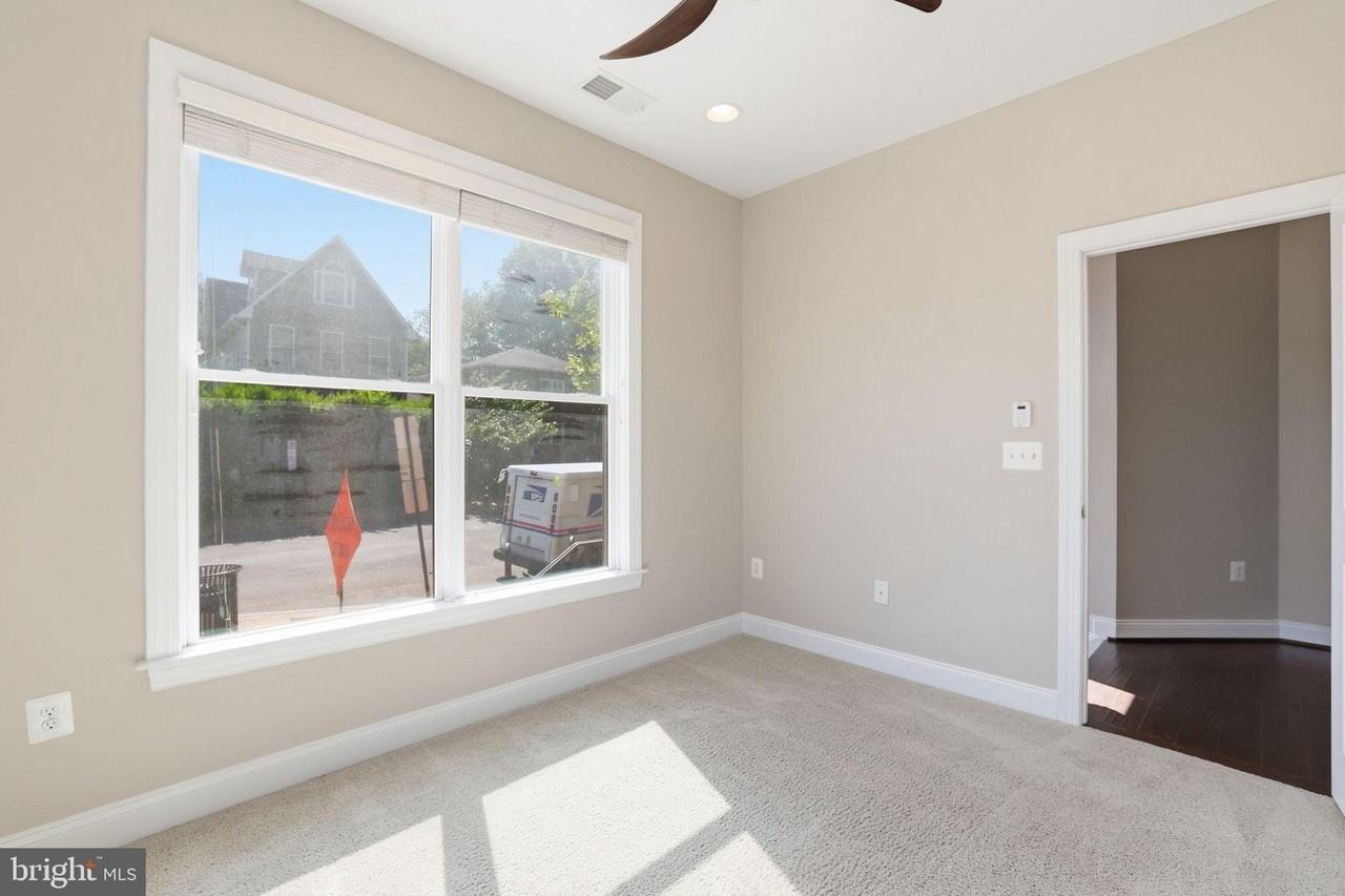 1100 S Edgewood St - Photo 5 of 50