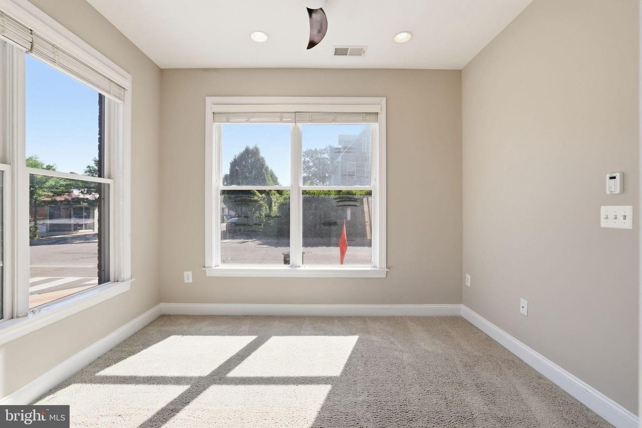 1100 S Edgewood St - Photo 6 of 50
