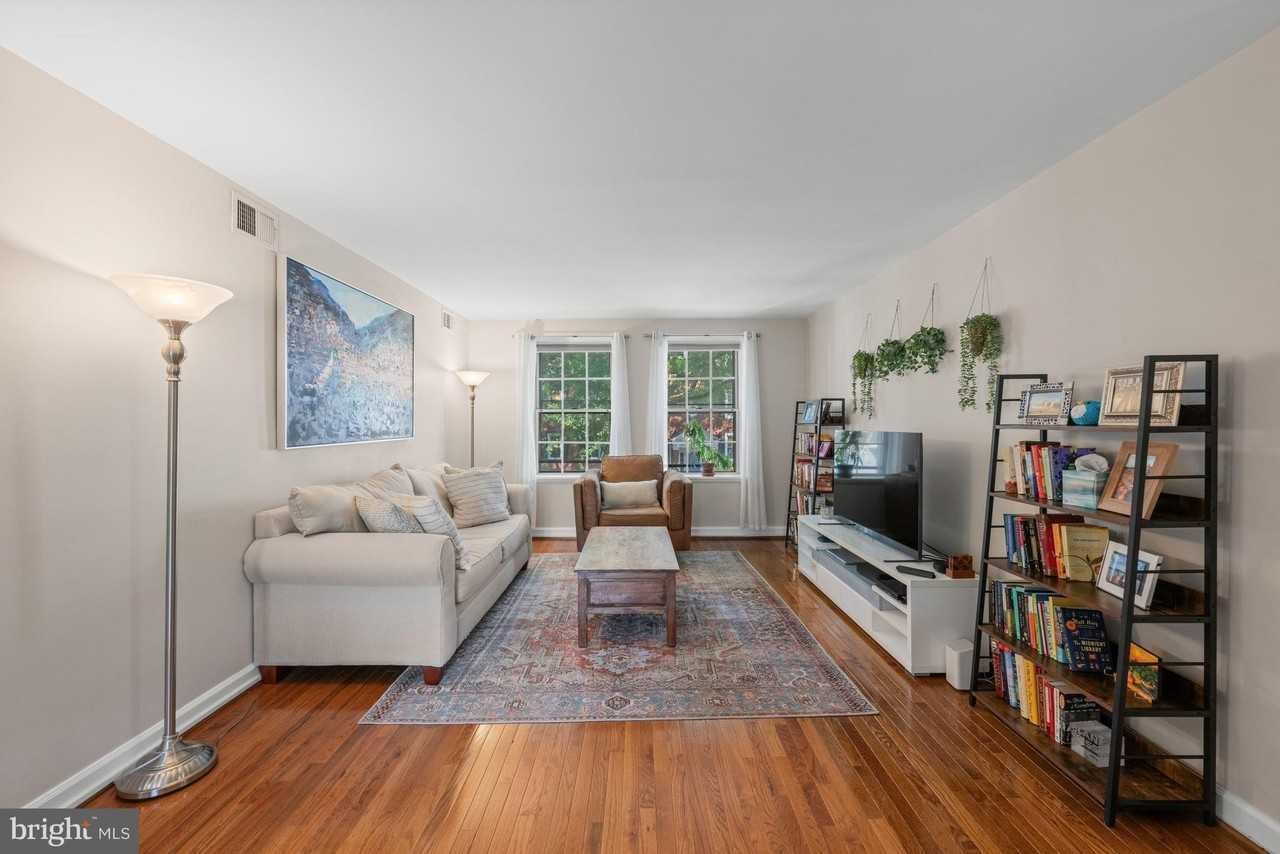 3050 S Buchanan St #B2 - Photo 3 of 18