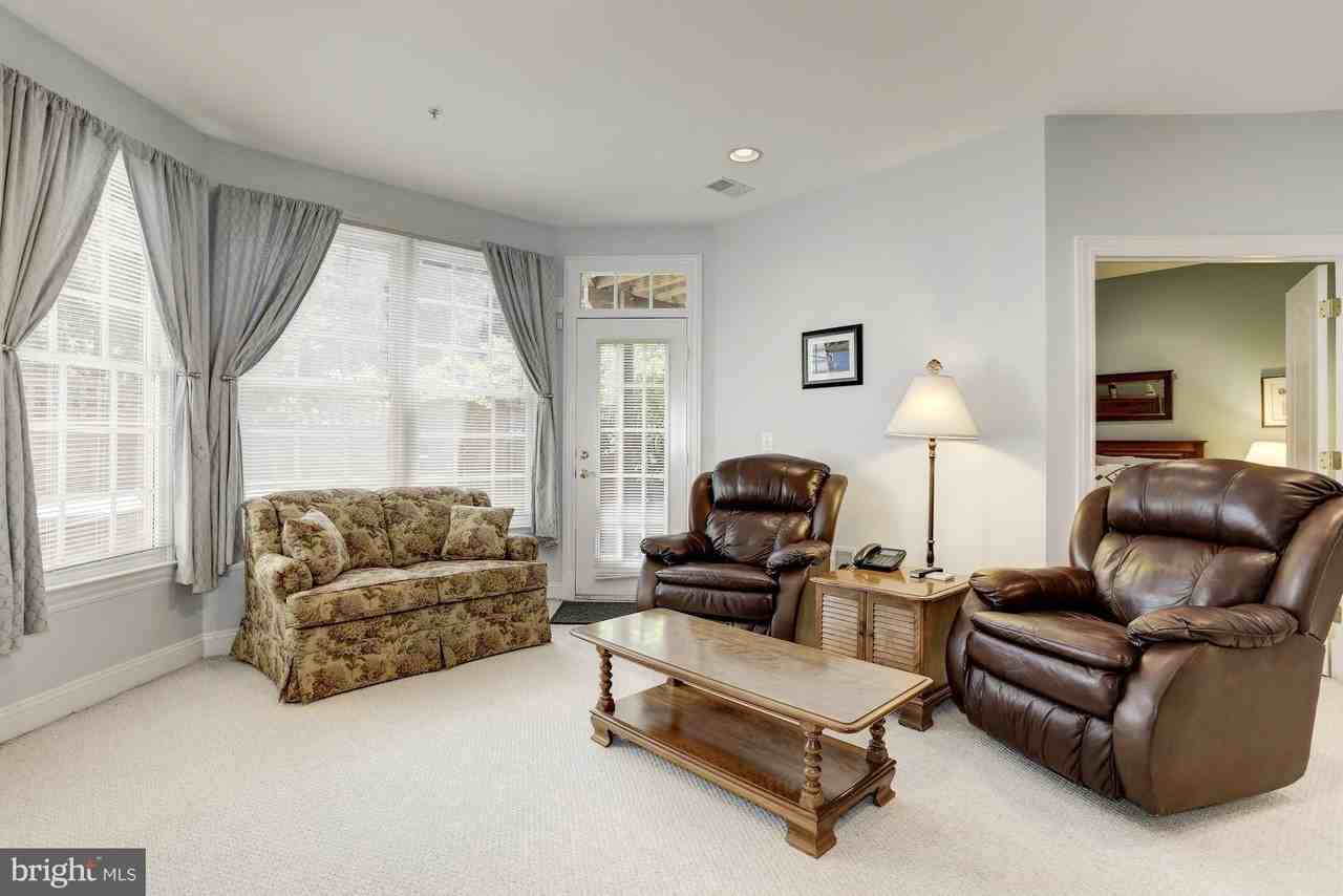 5237 Bessley Pl - Photo 4 of 30