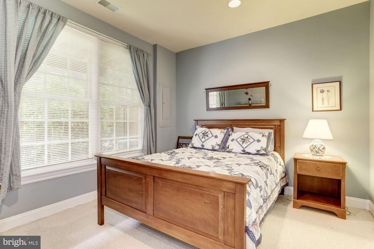 5237 Bessley Pl - Photo 5 of 30
